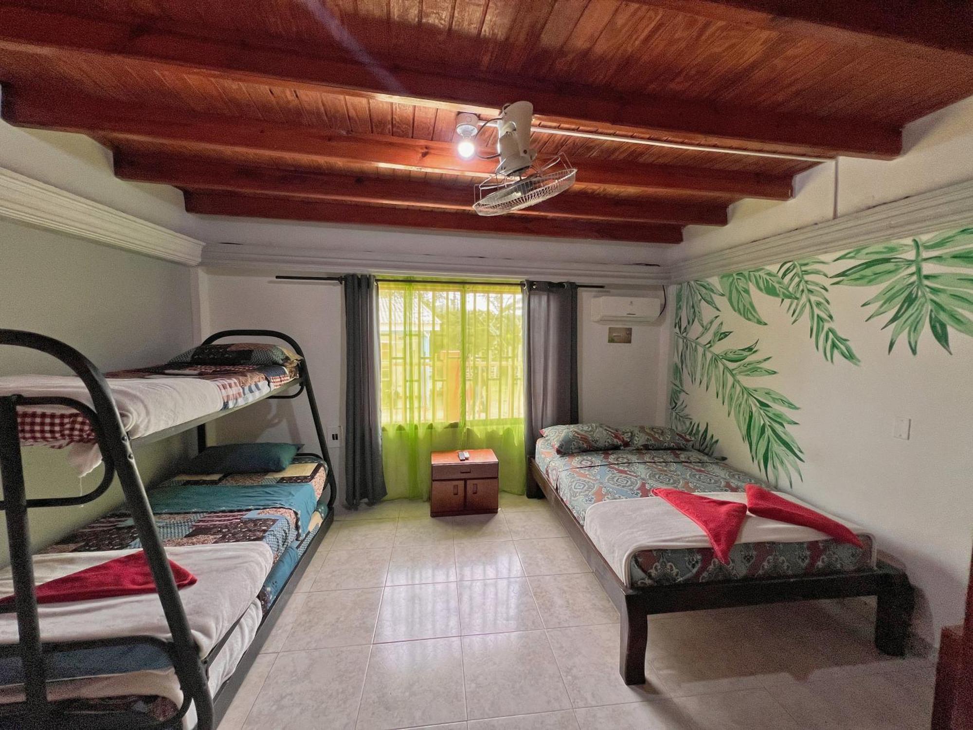 Hostal Mom Mariela San Andrés エクステリア 写真